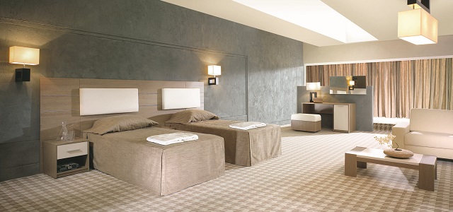 Vytvořte Vašim hostům zázemí v pokoji s moderním, avšak uvolněně působícím nábytkem.