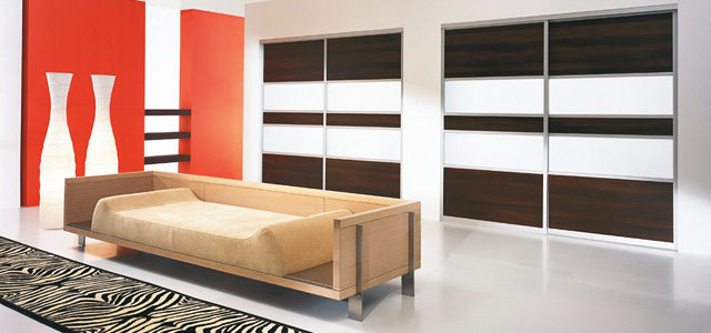Chcete moderní obývací pokoj - vyberte si moderní nábytek a stylové skříně.